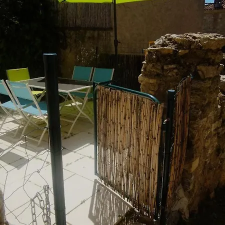 Gite Tour Du Rocher Luzech Exterior photo
